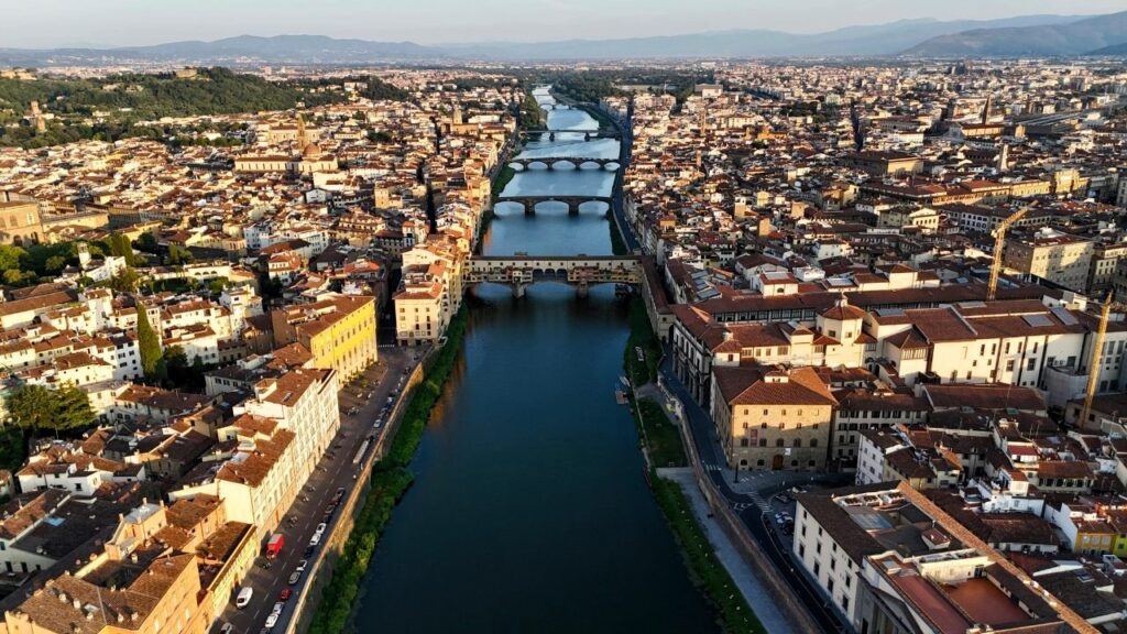 Panoramic View of the Arno River and Florence, Tuscany, Italy.jpg