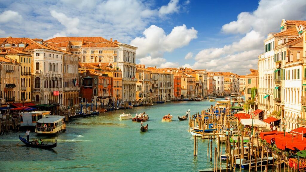 Venice-floating city Italy.jpg
