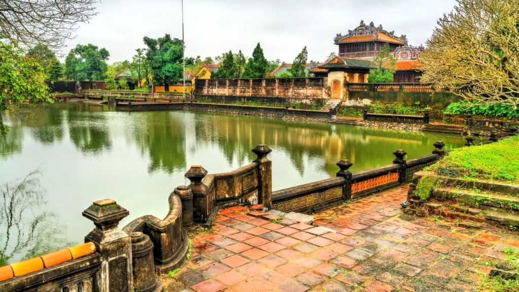 Hue-imperial city-vietnam.jpg
